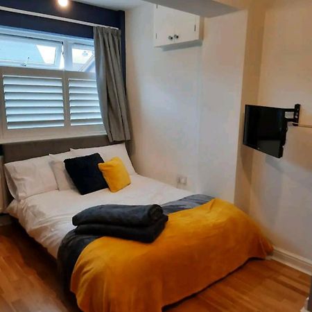 Double Room With Ensuite Close To Silverstone ويتيلبري المظهر الخارجي الصورة