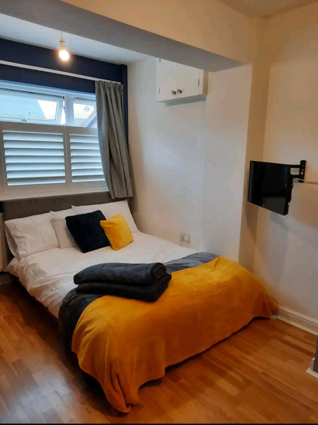 Double Room With Ensuite Close To Silverstone ويتيلبري المظهر الخارجي الصورة